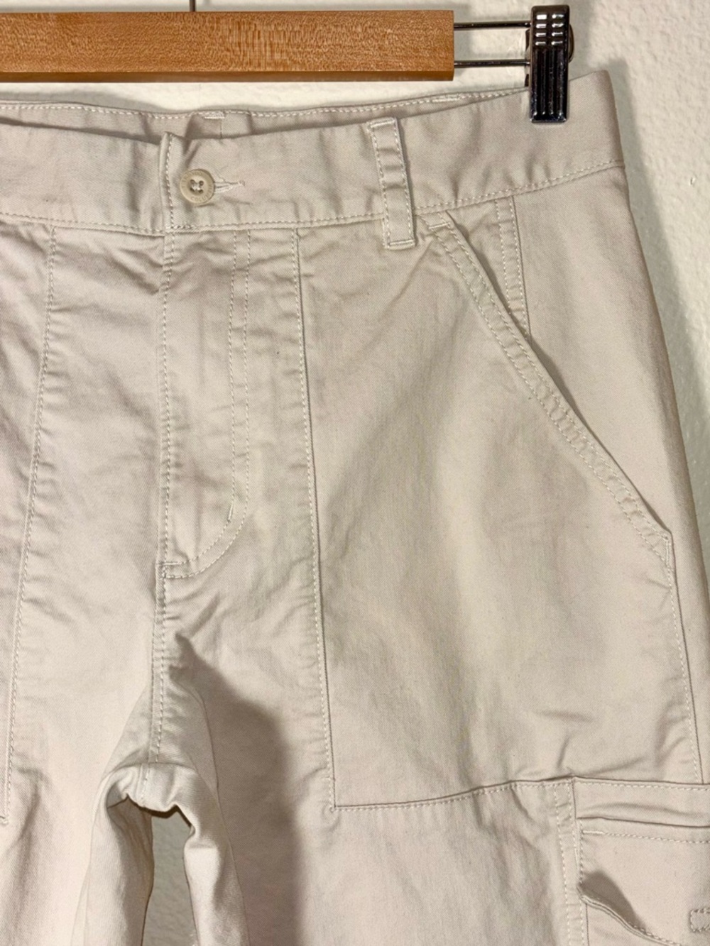 Columbia Women's Utility Pants Straight leg Cargo Pocket Size 10 cream/beige - Picture 7 of 16